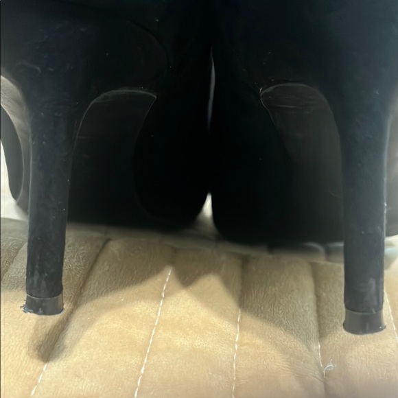 Amelia Grace Suede Black Pumps with Pointed Toe - Picture 5 of 6